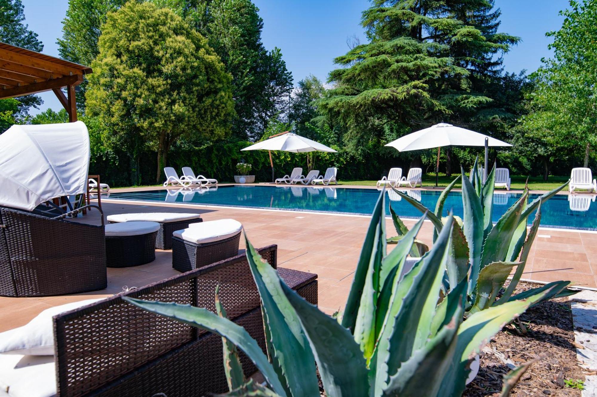 Villa Vitti'S - Verona Est Camping 산 마르티노 부온 알베르고 외부 사진