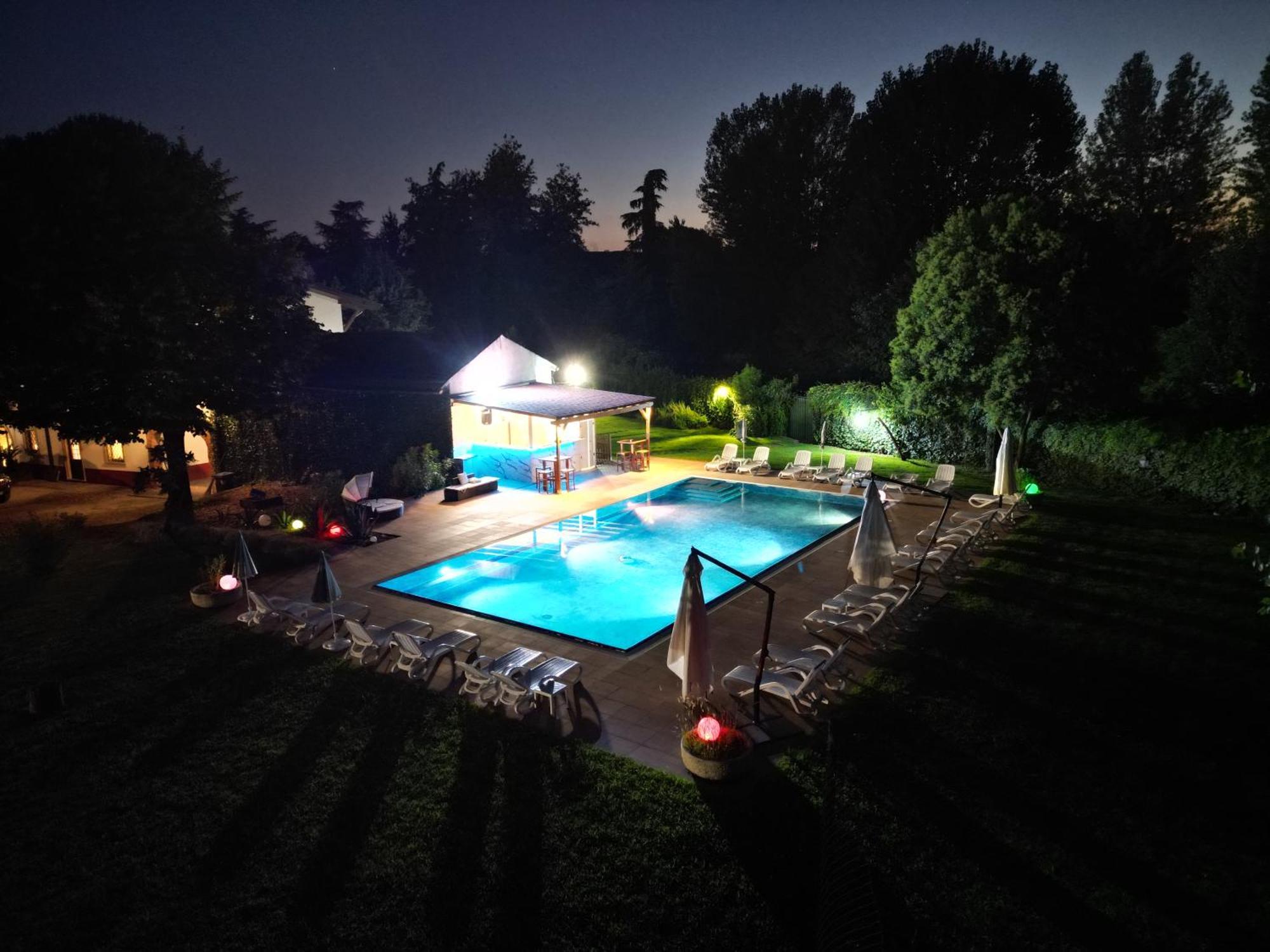 Villa Vitti'S - Verona Est Camping 산 마르티노 부온 알베르고 외부 사진